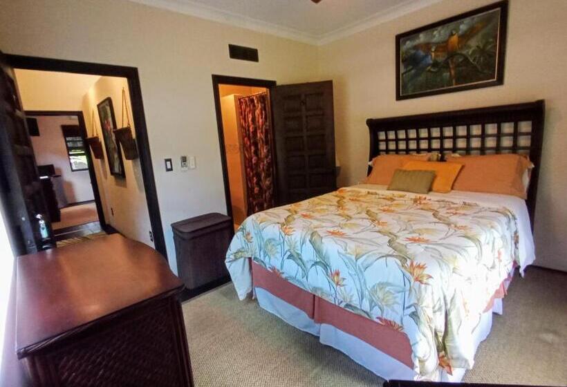 Standard Szoba, The Pilot House