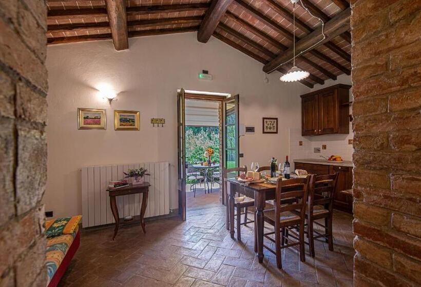 شقة غرفة واحدة مزودة بتراس, Agriturismo Casavaiano