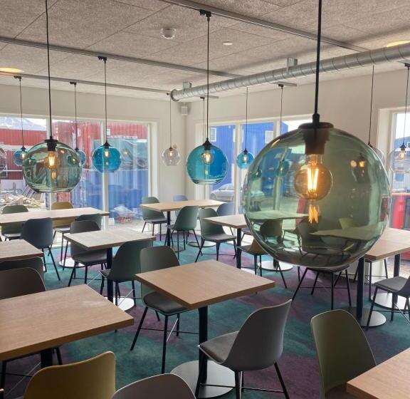 اتاق لوکس خانوادگی, Aurora