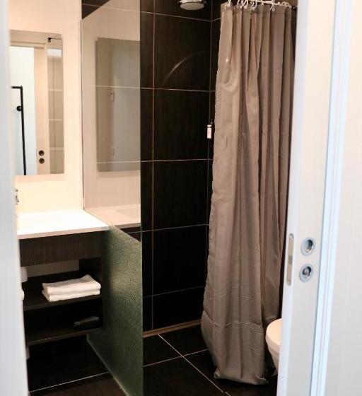 اتاق لوکس خانوادگی, Aurora