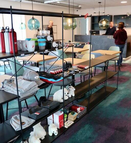 اتاق لوکس خانوادگی, Aurora