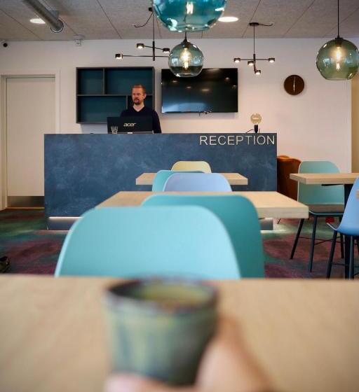 اتاق لوکس خانوادگی, Aurora