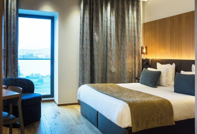 Superior room with lake view, Le Pelican