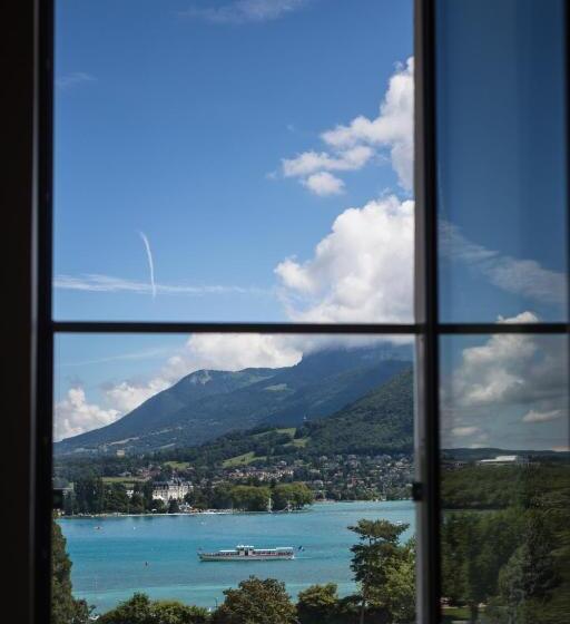 Superior room with lake view, Le Pelican