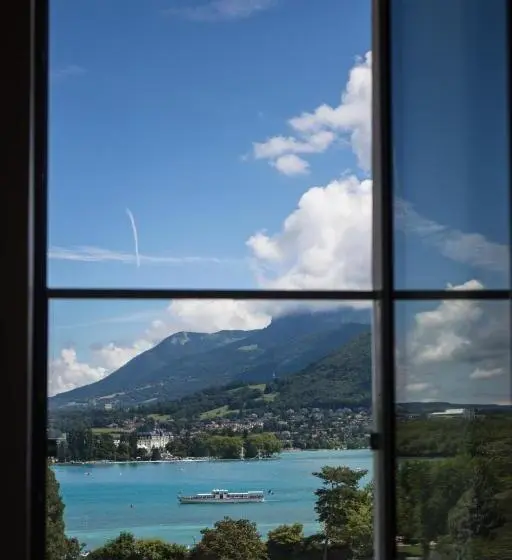 Superior room with lake view, Le Pelican