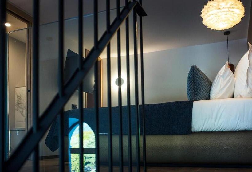 标准间, Le Pelican