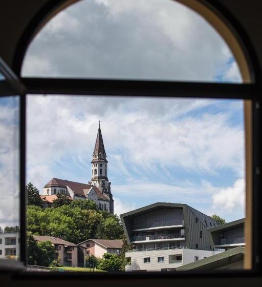 小型套房, Le Pelican