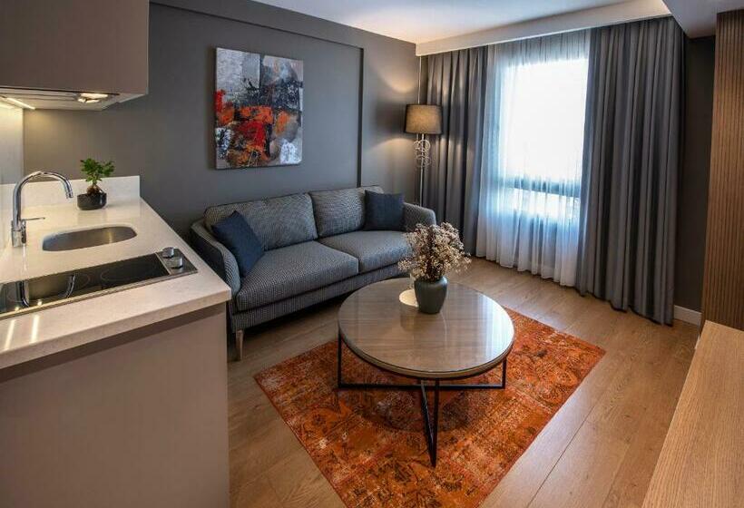 ジュニアスイート, Valente Suites&