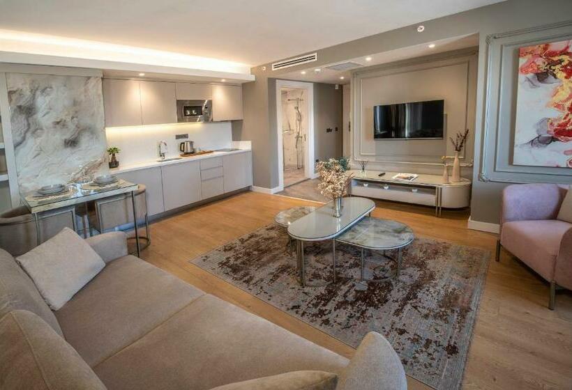 スーペリアースイート, Valente Suites&