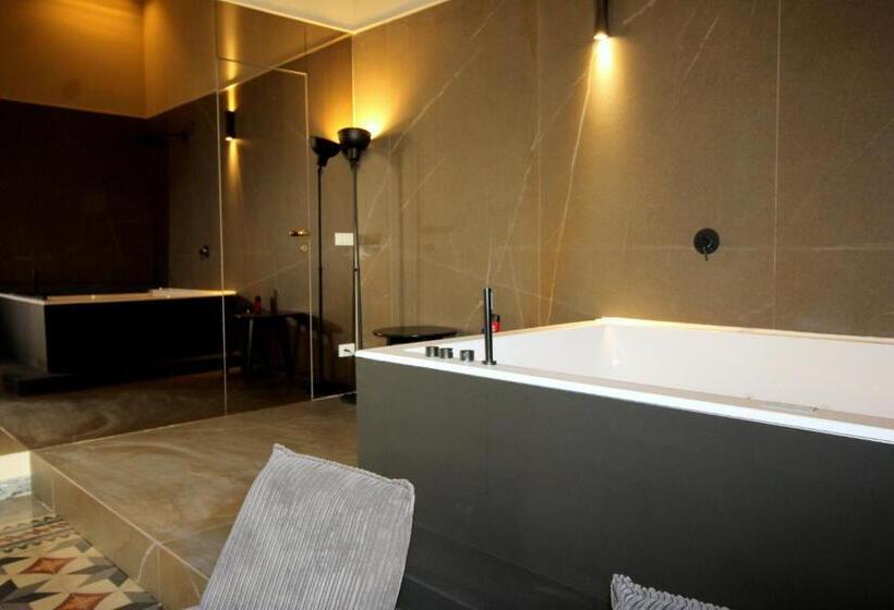 اتاق استاندارد با وان آب گرم, Duomo Housing Catania Le Suites