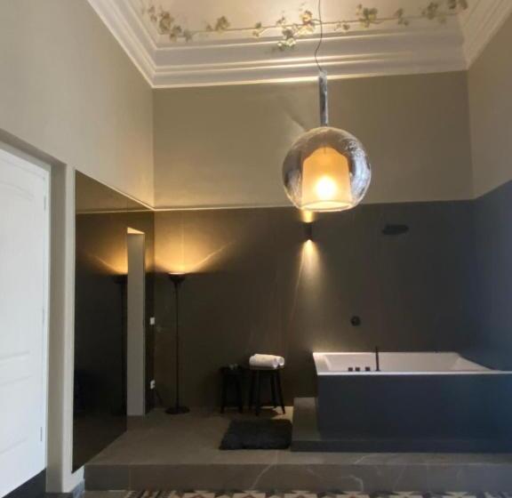 اتاق استاندارد با وان آب گرم, Duomo Housing Catania Le Suites