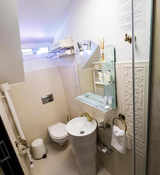 ベーシックルーム, Royal Inn Busteni Adults Only