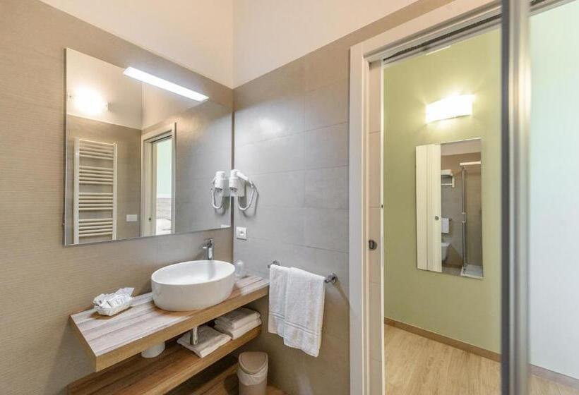 اتاق استاندارد سه نفره, Terra Fina