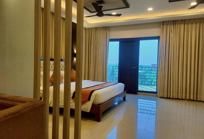 스위트, Sambhabana Hotel & Suites