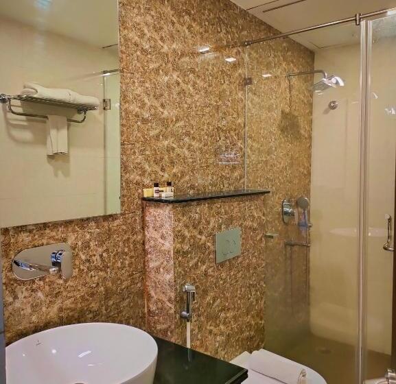 스위트, Sambhabana Hotel & Suites