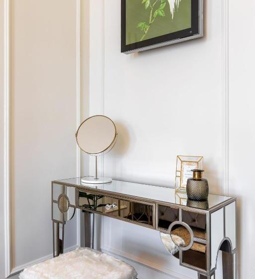 سوییت, Holt Old Town Suites With Balcony