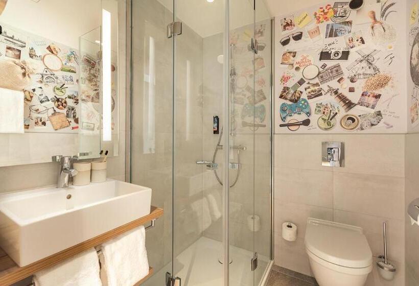 Номер Deluxe, Holiday Inn   The Niu, Mill Cologne Mülheim, An Ihg