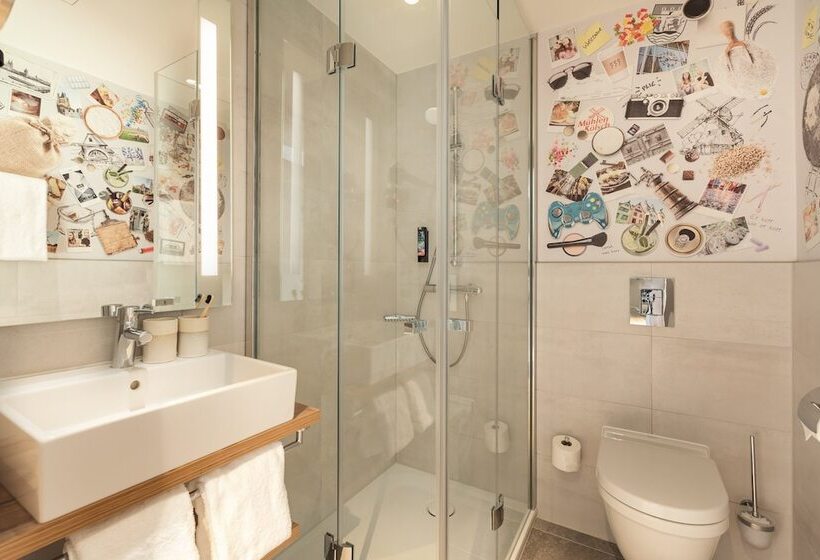 Номер Deluxe, Holiday Inn   The Niu, Mill Cologne Mülheim, An Ihg