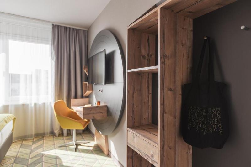 Номер Deluxe, Holiday Inn   The Niu, Mill Cologne Mülheim, An Ihg