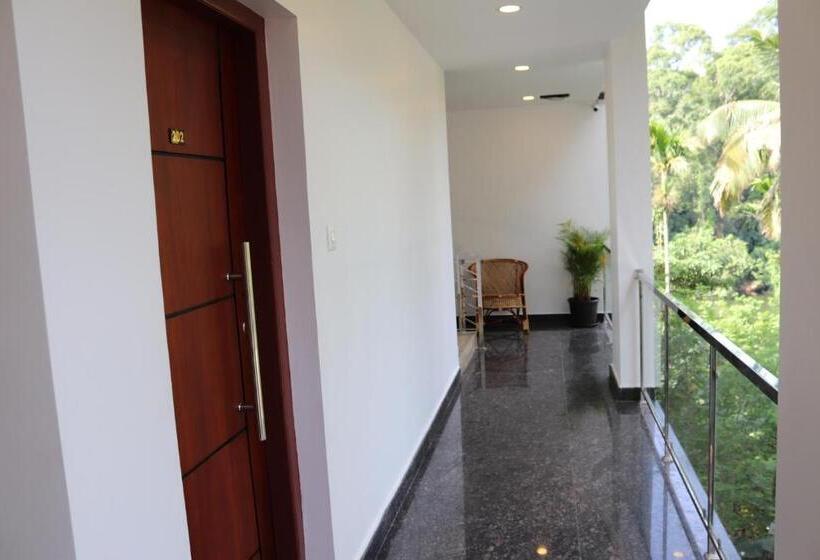 豪华房间, Thenmala Hormuz Inn