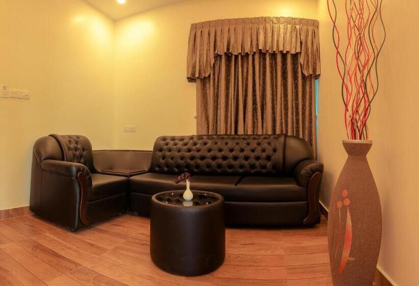 带阳台套房, Thenmala Hormuz Inn