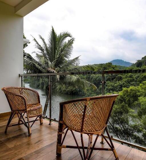 带阳台套房, Thenmala Hormuz Inn