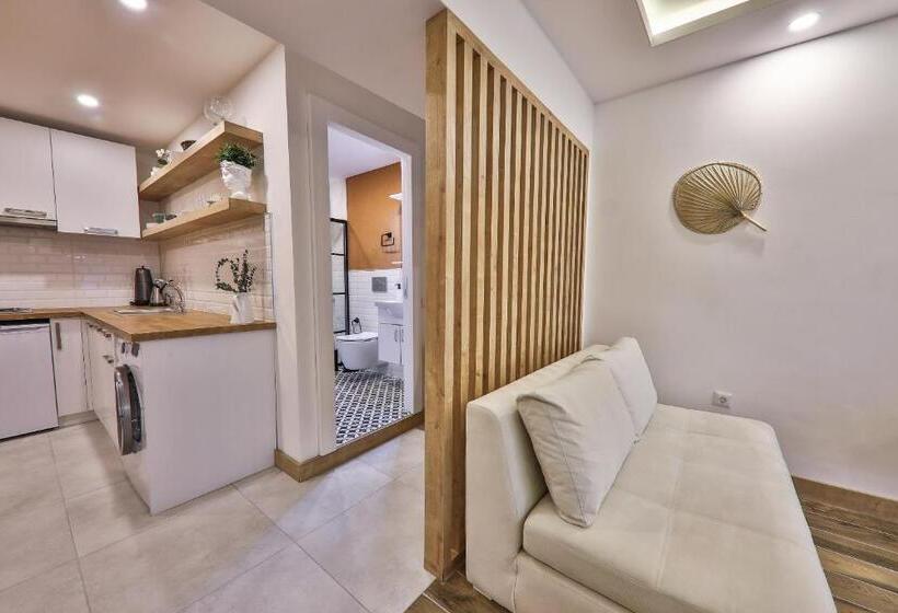 סטודיו דלוקס, Yaz Apart