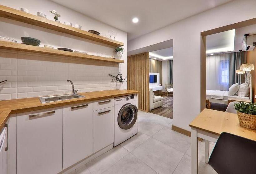 סטודיו דלוקס, Yaz Apart