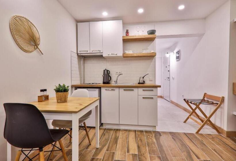 חדר סטודיו סטנדרד, Yaz Apart