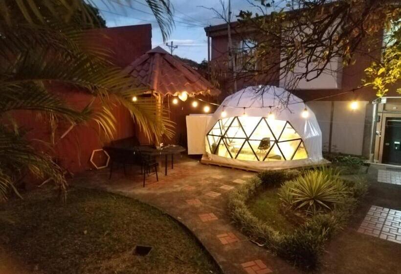 كوخ قياسي, Boruka Bnb