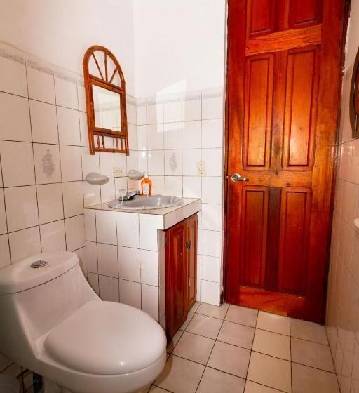 غرفة قياسية مع حمام خارجي, Boruka Bnb