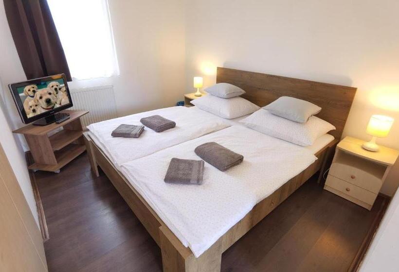 غرفة قياسية, Kamilla Panzió és Rendezvényház