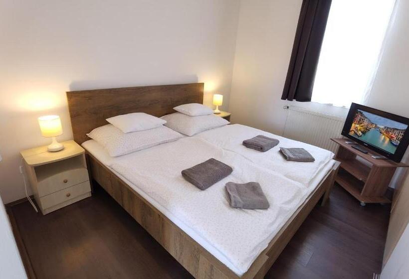 غرفة قياسية, Kamilla Panzió és Rendezvényház