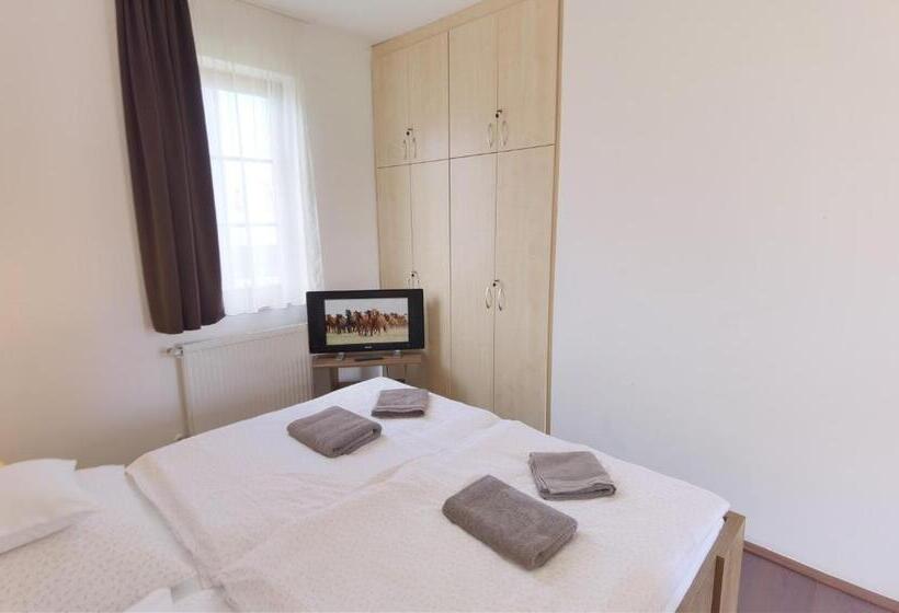 غرفة قياسية, Kamilla Panzió és Rendezvényház