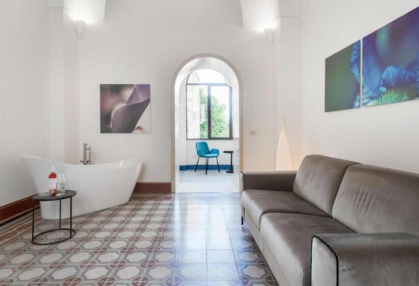 سوییت, Palazzo Frangipane