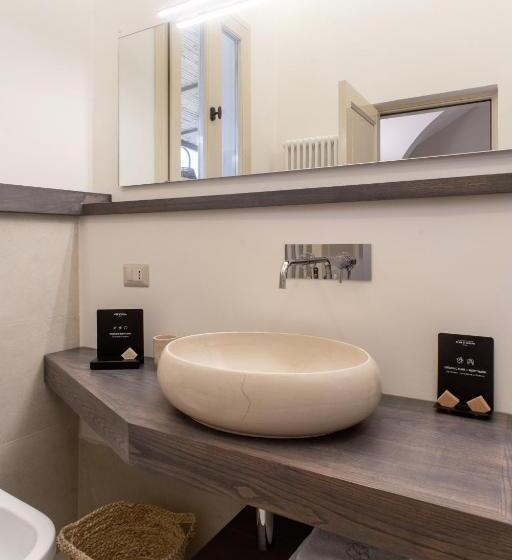 סוויטת ג'וניור נוף לגינה, Palazzo Frangipane