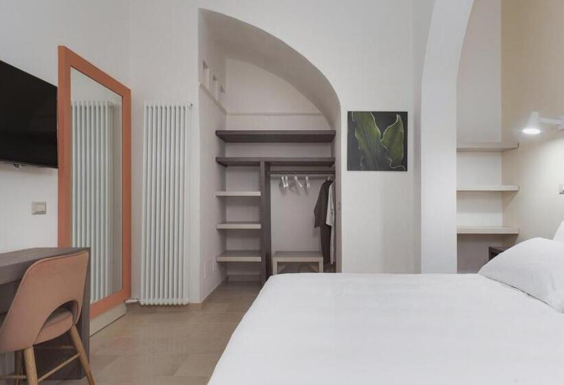 סוויטת ג'וניור נוף לגינה, Palazzo Frangipane