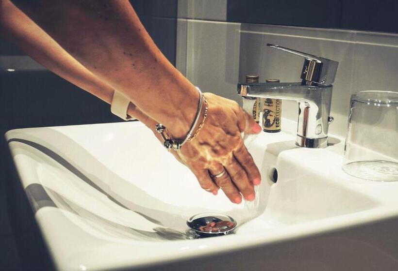 スタンダードルーム, Mestral Perelló