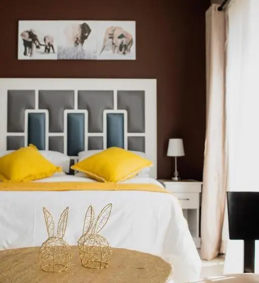 デラックスルーム, If Not Why Not Guesthouse