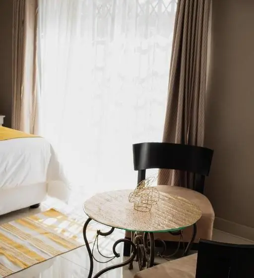 デラックスルーム, If Not Why Not Guesthouse