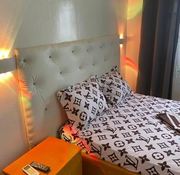 استودیوی لوکس, Residence Svet