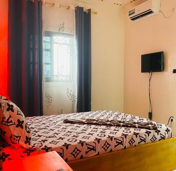 استودیوی لوکس, Residence Svet