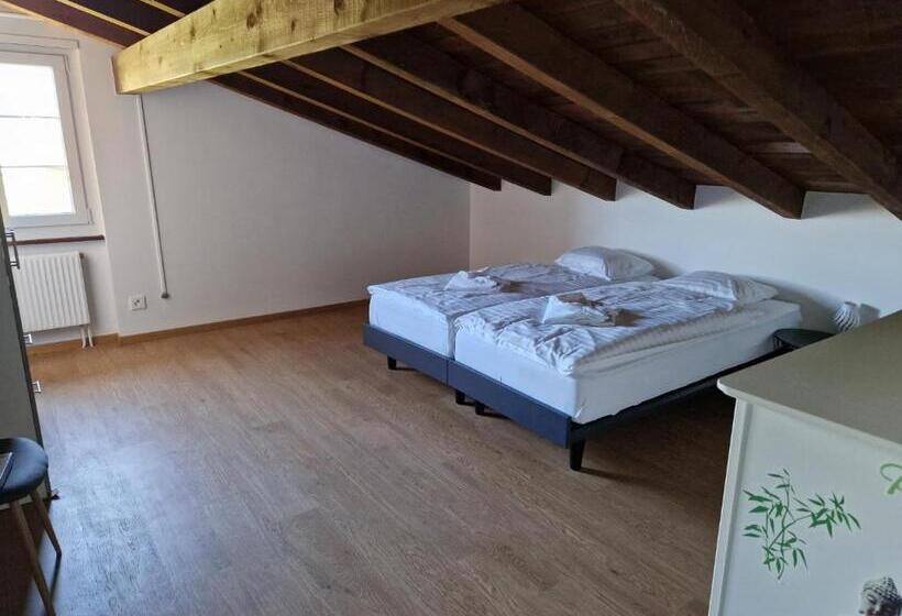 דירת שלושה חדרים, Auberge Du Peu Péquignot