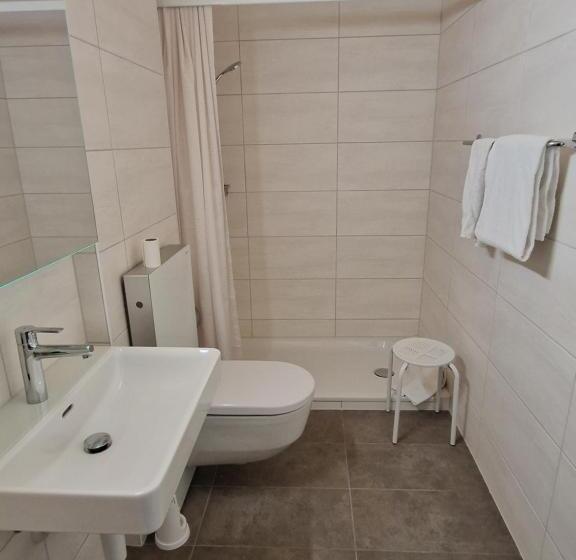 Апартаменты 3 Спальни, Auberge Du Peu Péquignot