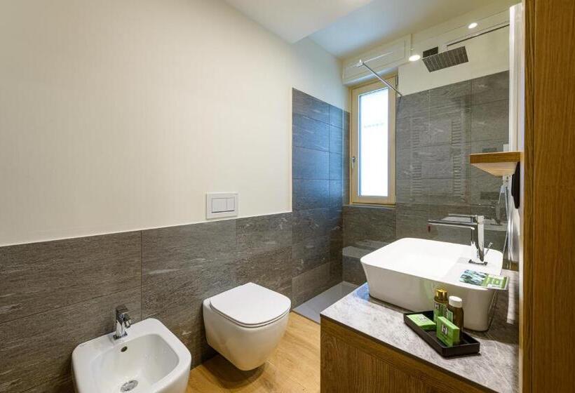 غرفة ديلوكس رباعية, Sanmartino Suite