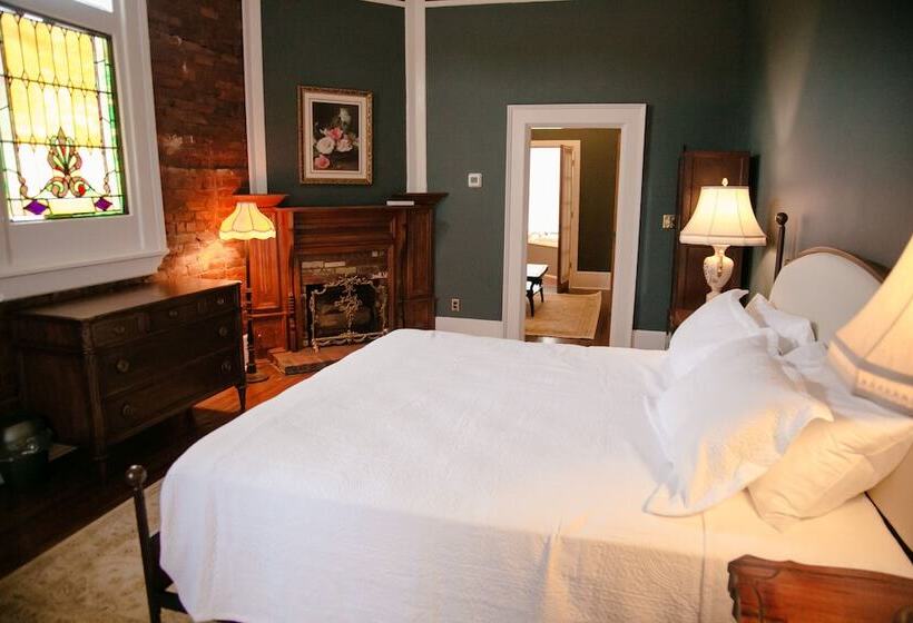 غرفة ديلوكس, The Grand