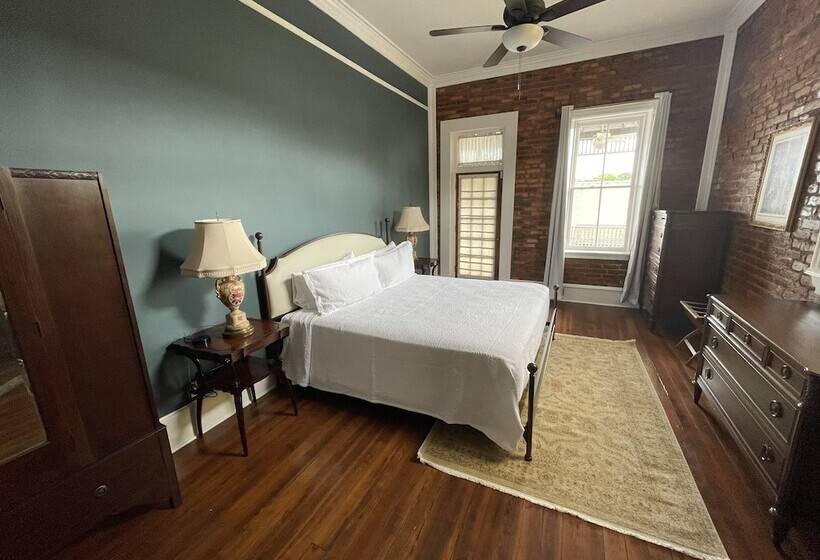 غرفة ديلوكس, The Grand