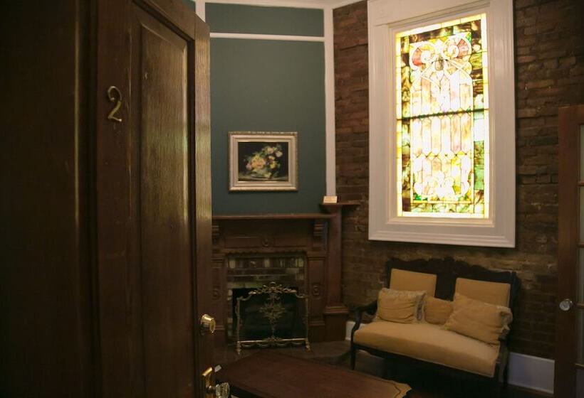 غرفة ديلوكس, The Grand