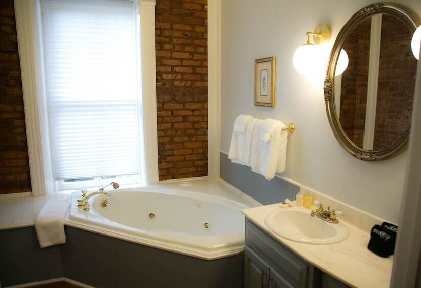 غرفة ديلوكس, The Grand