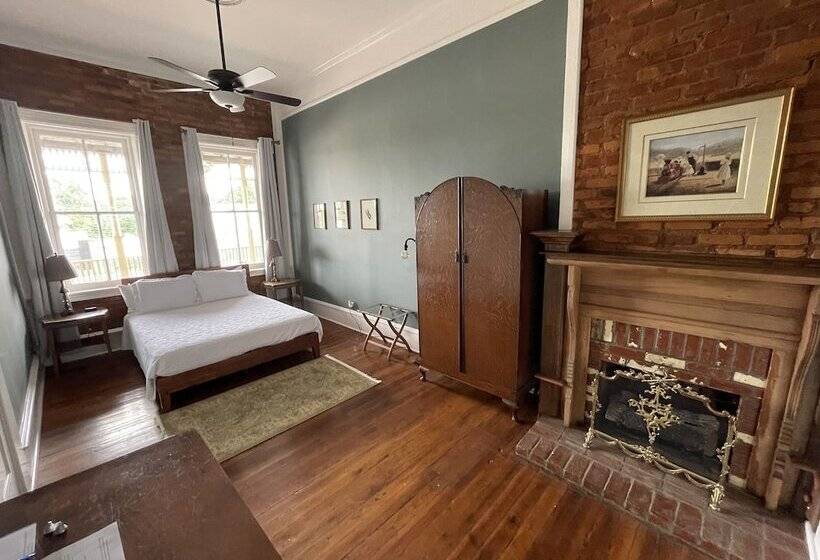 غرفة قياسية, The Grand